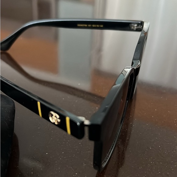 Gucci sunglasses, never used. Received as a gift. - Picture 2 of 3